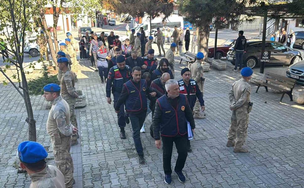 Eskişehir'de faili meçhul dosyayla ilgili 10 şüpheli adliyede