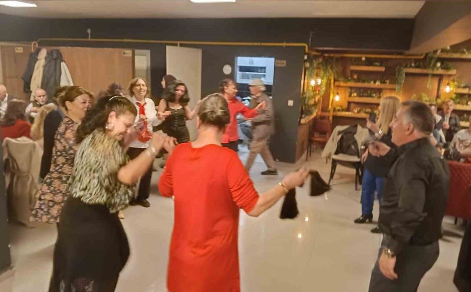 Eskişehir'de kadın zeybeklerin 'Meşk Gecesi' güzel geçti