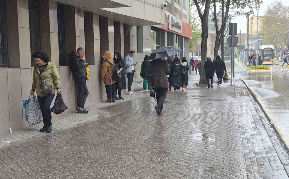 Eskişehir'de sağanak yağış etkili oldu