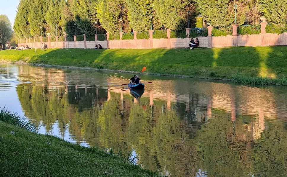 Gençlerin Kanlıkavak'ta kano keyfi