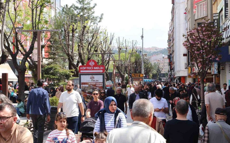 Hamamyolu'nda bahar yoğunluğu: İğne atsan yere düşmüyor