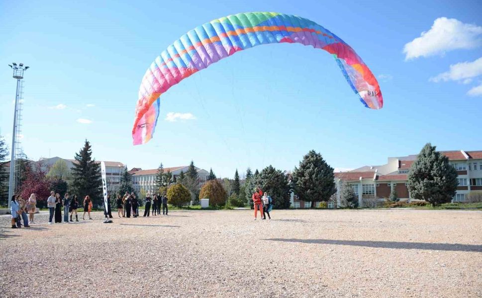 Havacılık sektörü uzmanları öğrencilerle bir araya geldi