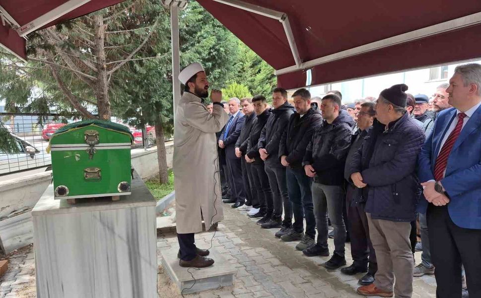 Kaymakam Krut'un yaralandığı kazada vefat eden araç sürücüsü son yolculuğuna uğurlandı