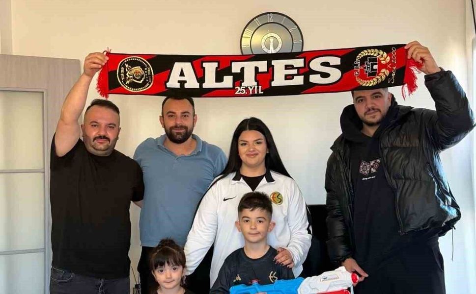 Kumbarasındaki parayı Eskişehirspor'a bağışlayan Hüseyin Buğra'ya sürpriz hediye