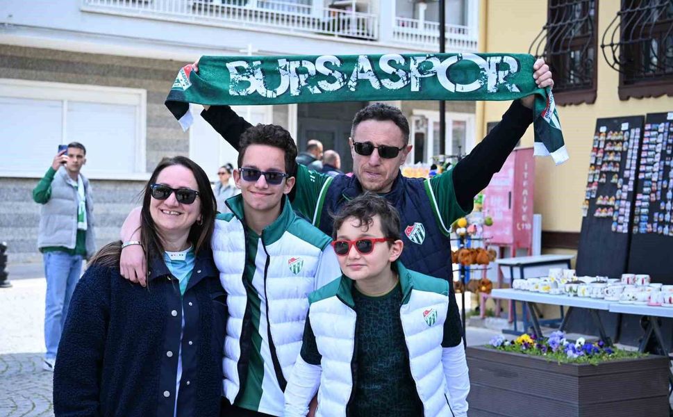 Maç için Eskişehir'e gelen Bursaspor taraftarı, kentin turistik yerlerine akın etti