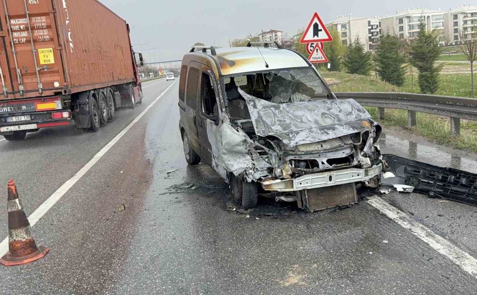 Polis kontrol noktasına metreler kala faciadan dönüldü, yanan araçtan sürücü son anda kurtarıldı