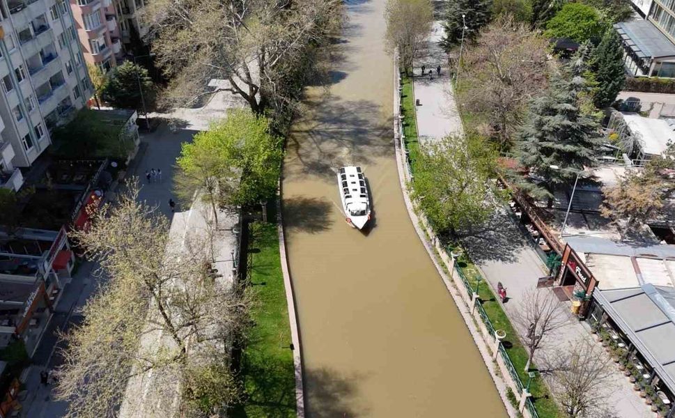 Porsuk Çayı kahverengiye döndü