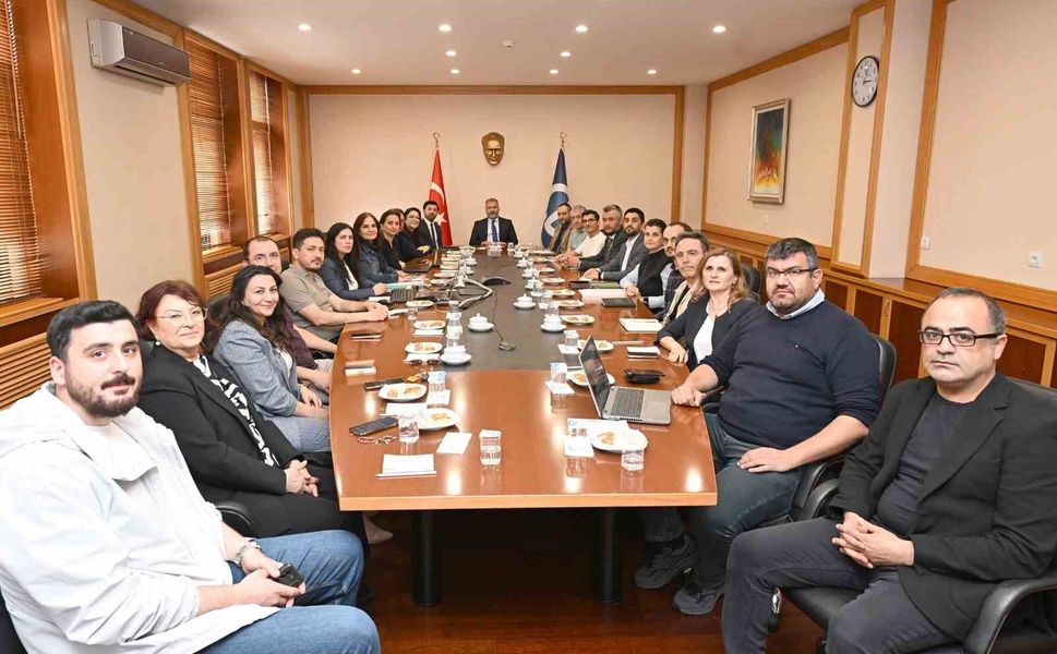 Rektör Adıgüzel'in katılımıyla 'AUPRESS Dergi Editörleri Değerlendirme Toplantısı' yapıldı