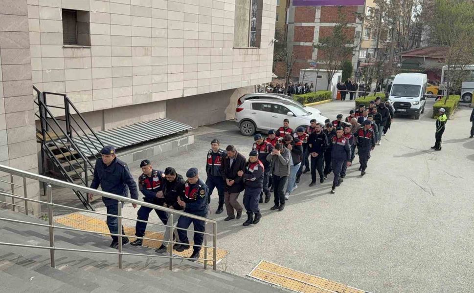Tefecilik iddiasıyla yakalanan 15 şüpheli adliyeye sevk edildi