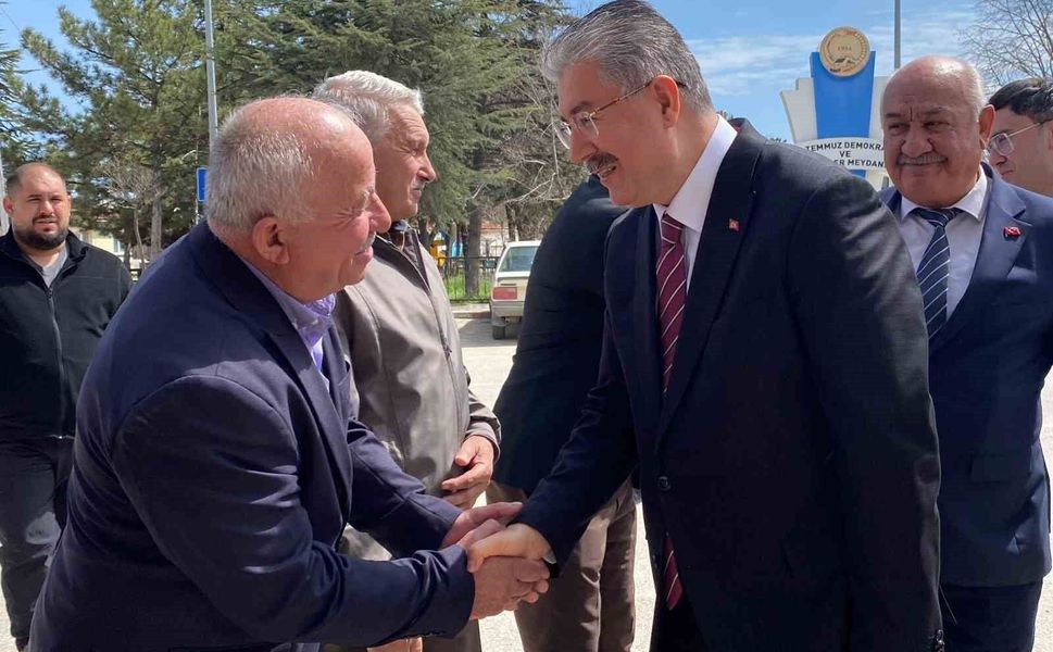 Vali Yılmaz, Alpu'da hem vatandaşla buluştu, hem çalışmaları denetledi