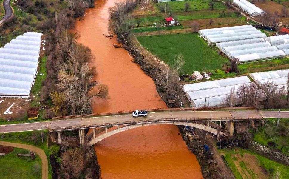 Yağmur sonrası Sakarya Nehri'nin rengi değişti