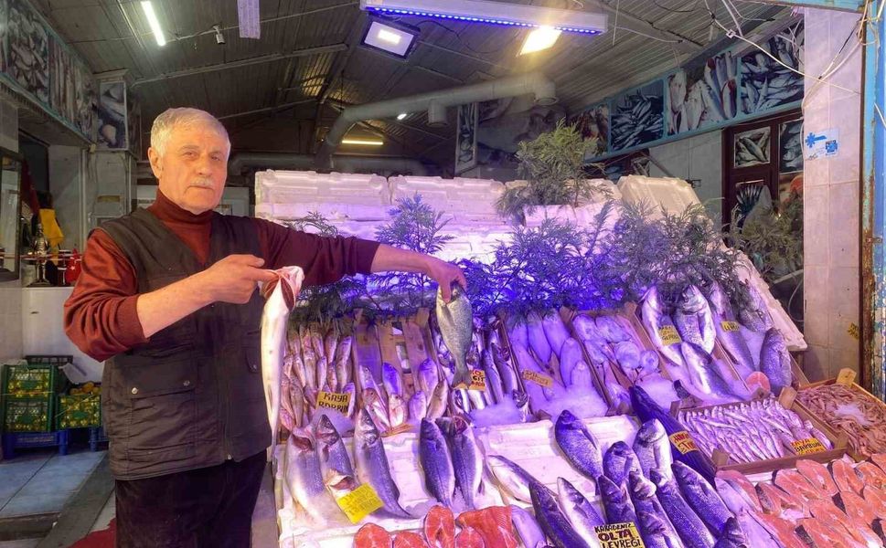 Yasak başladı, balık fiyatlarında henüz bir artış yok