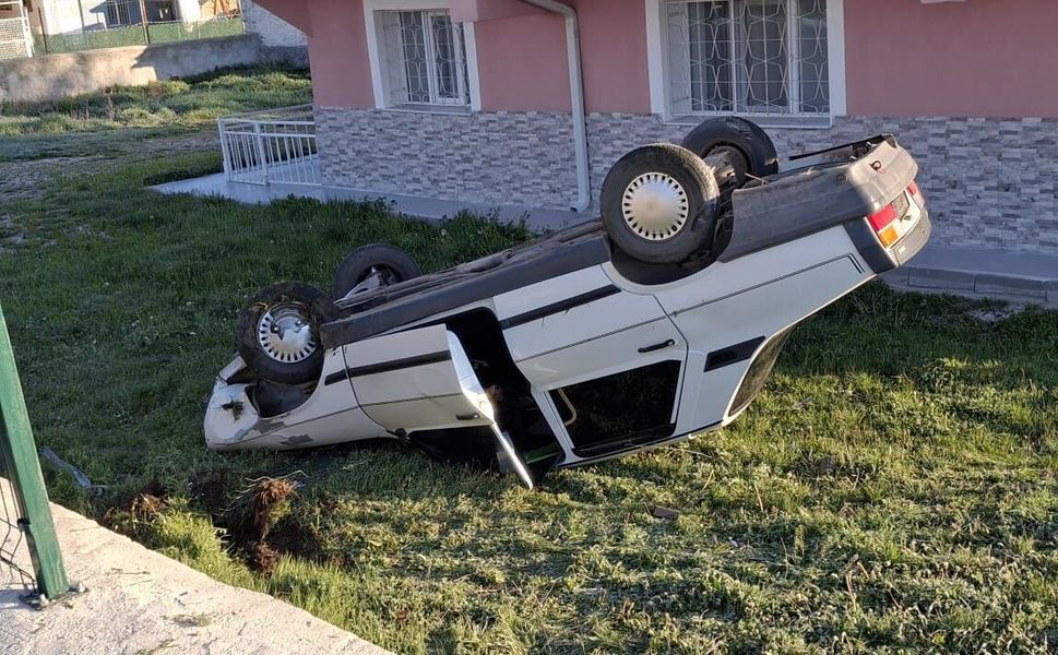 Virajı alamadı Bahçe Duvarından atlayıp Avluya Uçtu