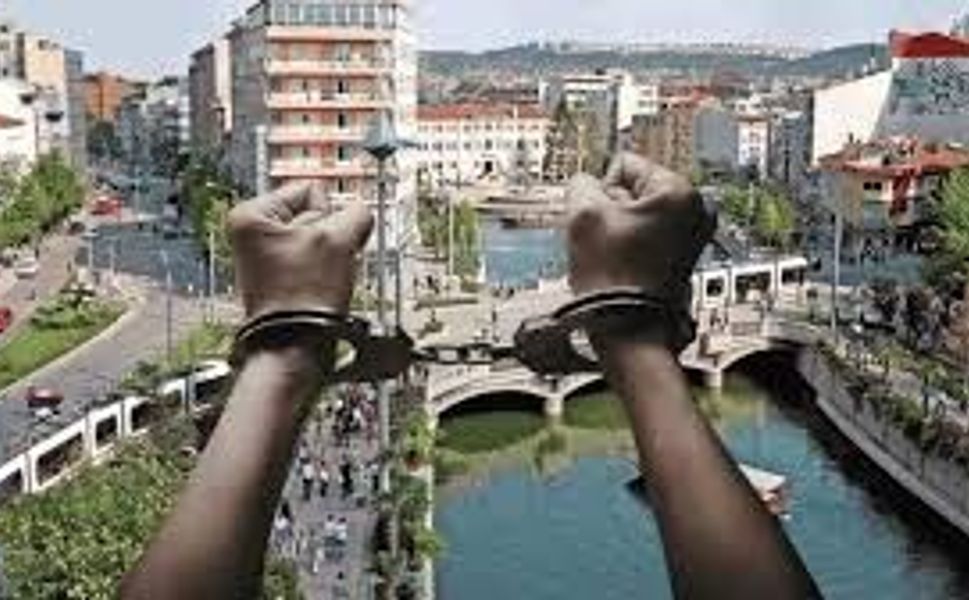 Cezavi firarisi teslim oldu