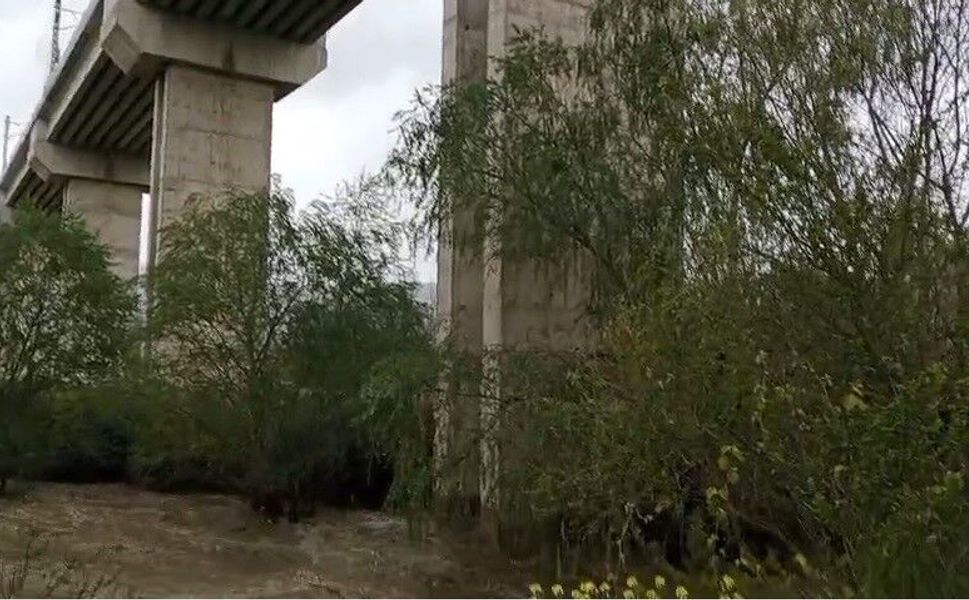 Köprü sele dayanamadı, YHT viyadük ayağı tehlike altında