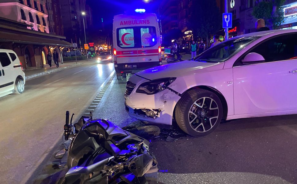 Otomobil ile motosiklet çarpıştı: 1 yaralı