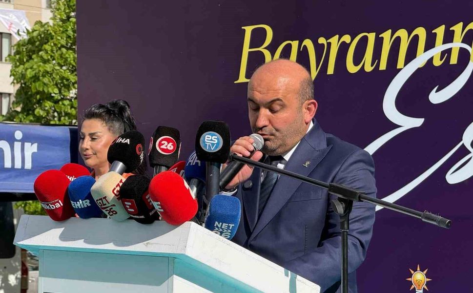 AK Parti Eskişehir İl Başkanı Albayrak: 'Adliye önündeki görüntülerden rahatsız oluyorsunuz da dosyalardaki suçlar hiç mi vicdanınızı sızlatmıyor'