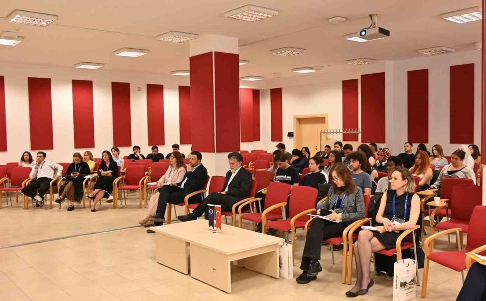 Anadolu Üniversitesi'nde Türkiye-AB ilişkileri ve medya temsilleri masaya yatırıldı
