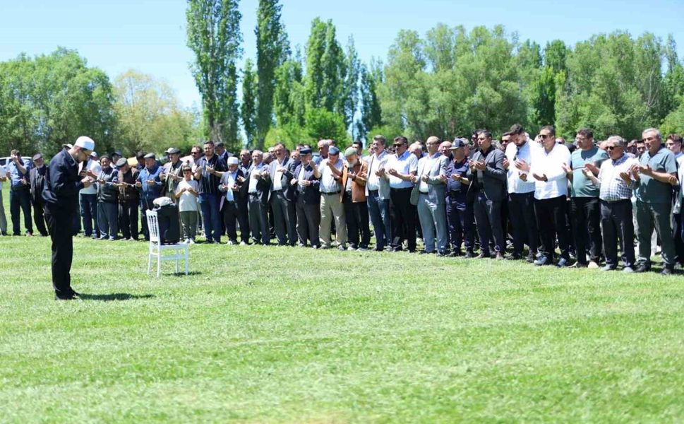 Ayvalı Mahallesi'nde yağmur ve şükür duası yapıldı