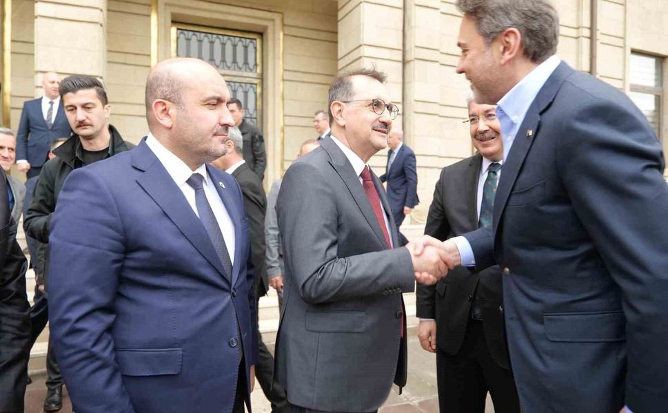 Bakan Bayraktar Eskişehir Valiliğini ziyaret etti