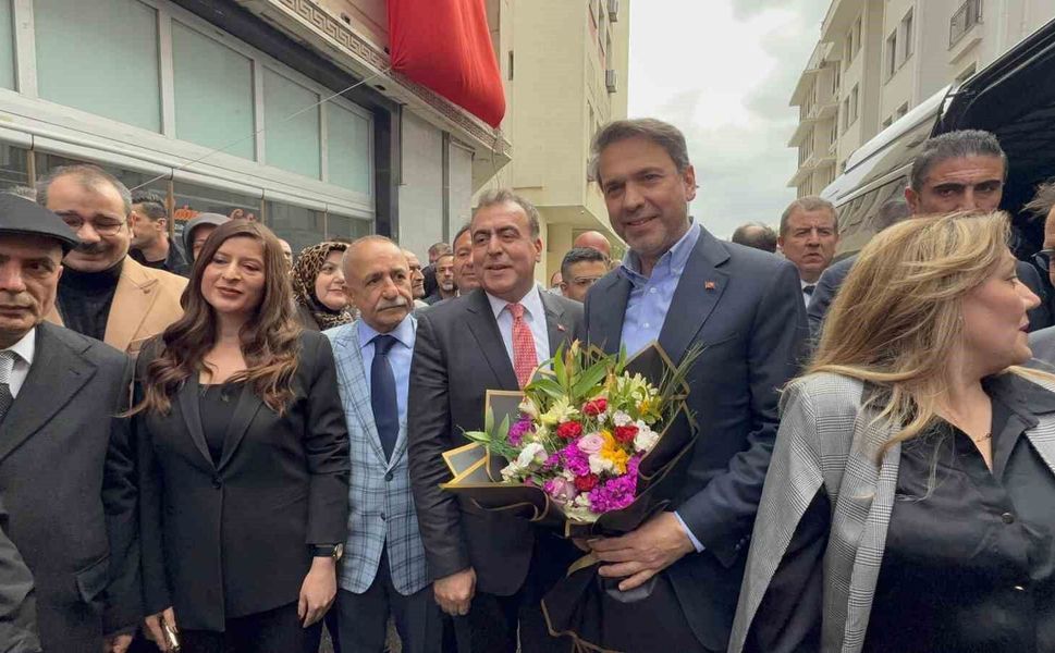 Bakan Bayraktar MHP Eskişehir İl Başkanlığı'nı ziyaret etti