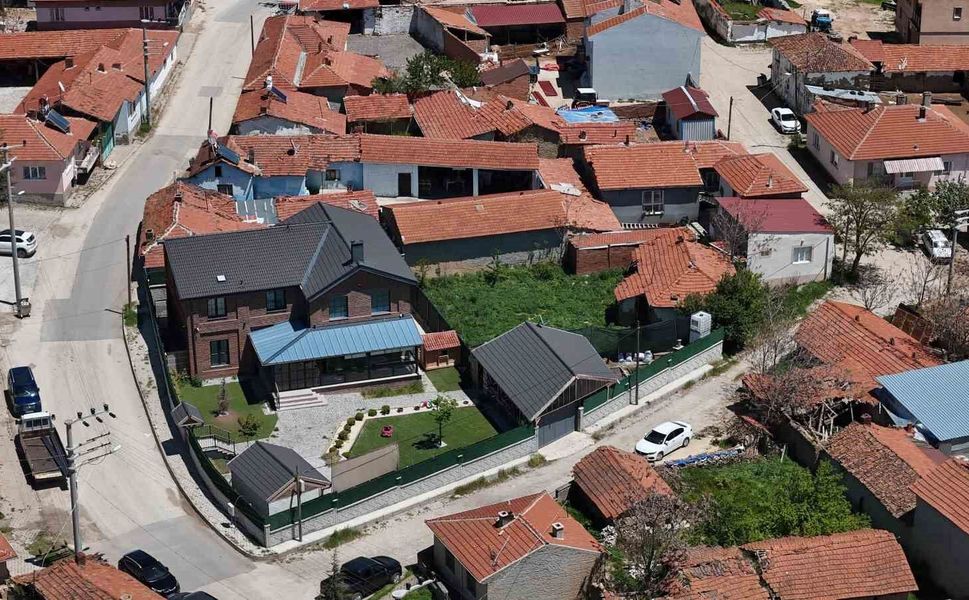 Başkan yardımcısı oğlunun üzerine şirket kurup köye villa yaptırmış