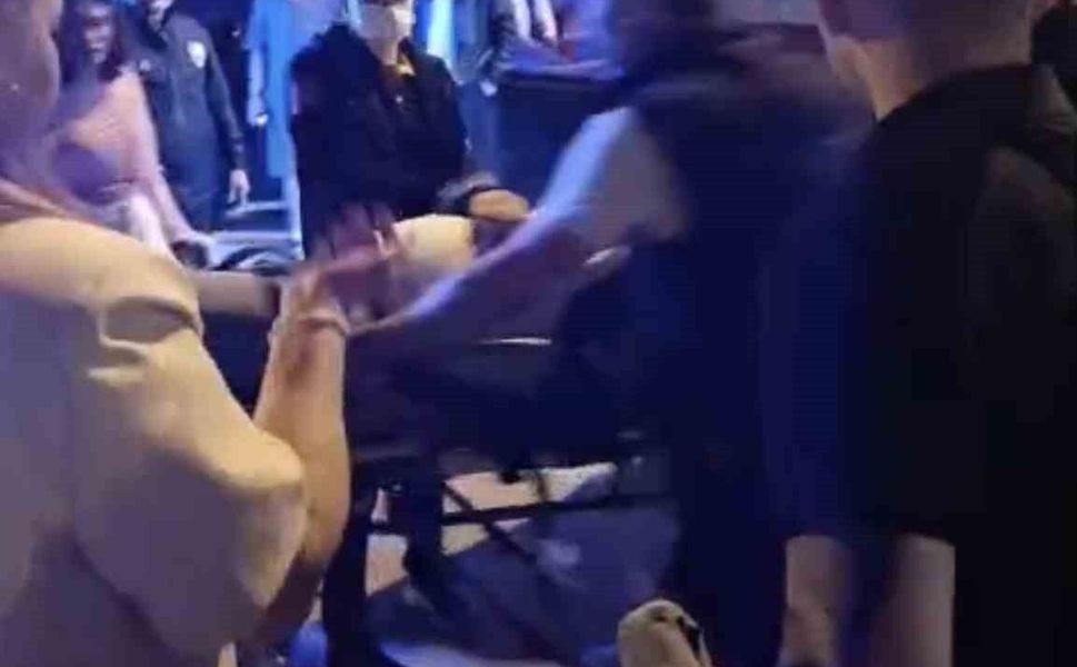 Bıçaklı kavgada genç adam ağır yaralandı, şüpheli aranıyor