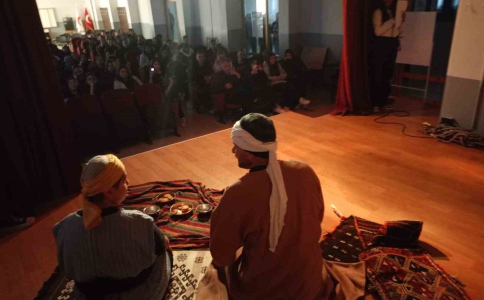 'Bizim Yunus' tiyatro oyunu ilgiyle izlendi