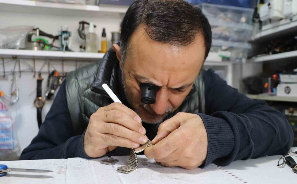 Büyük mekanizmadan kol saatlerine saatçilik mesleğinin sabır isteyen yolculuğu