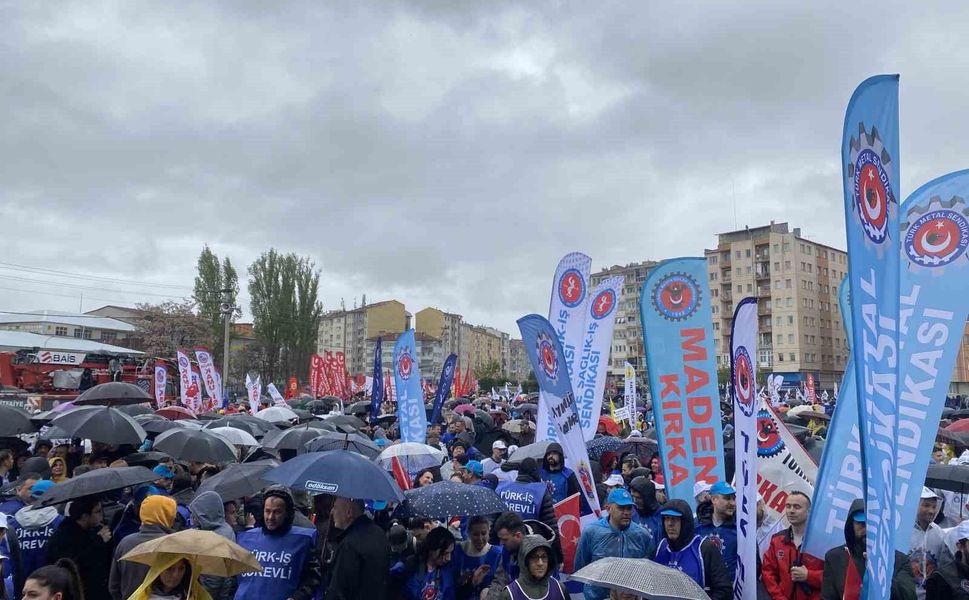 Eskişehir'de 1 Mayıs 2 bin kişi ile kutlandı