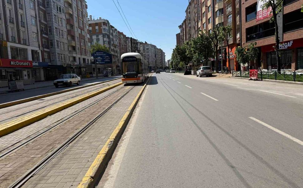 Eskişehir'de bayramın ilk günü sokaklar boş kaldı