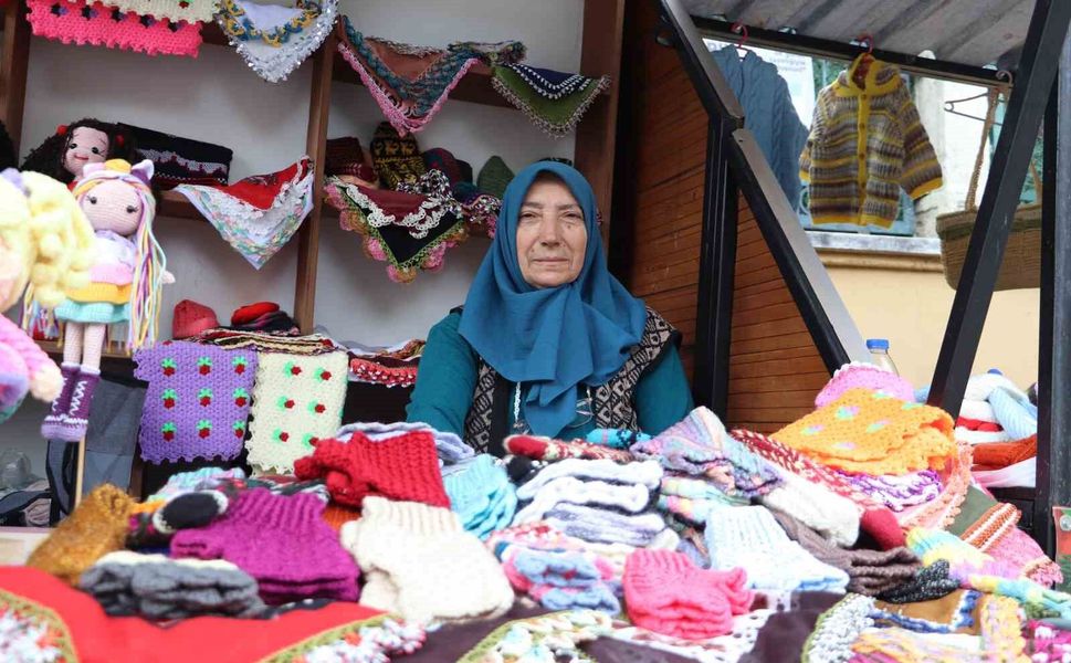 Eskişehir'de geleneksel el sanatları ev hanımlarının elinde hayat buluyor