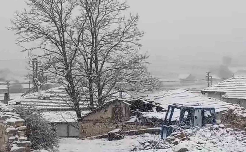 Eskişehir'in kırsalı mayıs ayında beyaza büründü