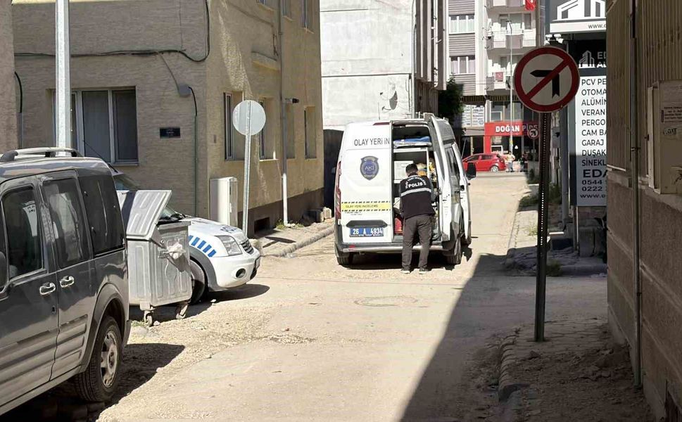 Evinde hareketsiz bulunan şahsın ölümü şüpheli bulundu