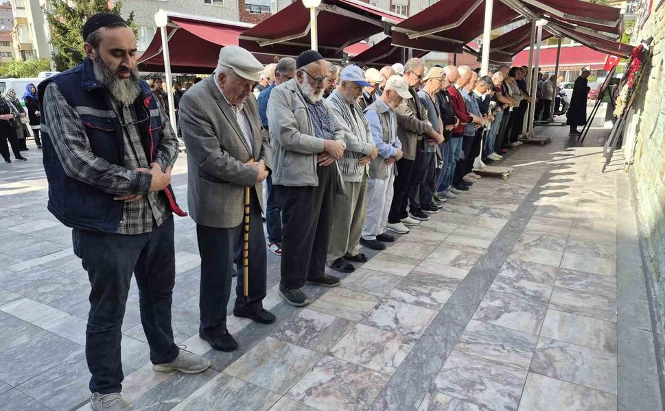 Genç kadın toprağa verildi, onu hayattan koparan sürücü tutuklandı