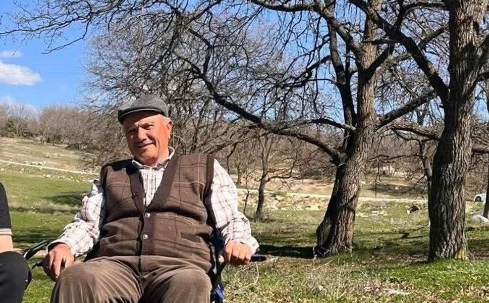 Hayvanlarını otlatırken üstüne yıldırım düşen adam hayatını kaybetti