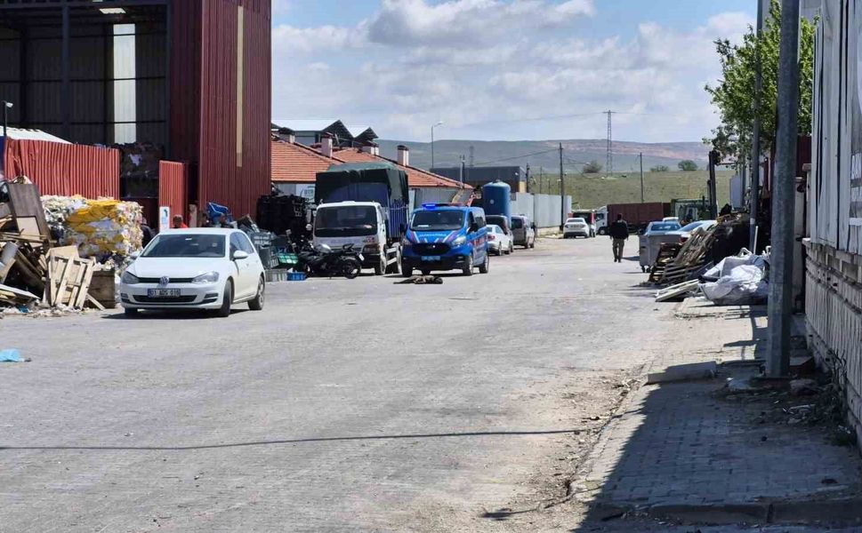 Makineye ayakları sıkışan işçi ağır yaralandı