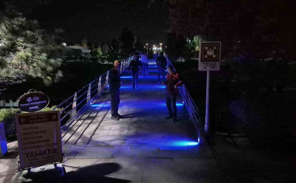 'Porsuk Çayı'na birisi atladı' ihbarı ekipleri teyakkuza geçirdi
