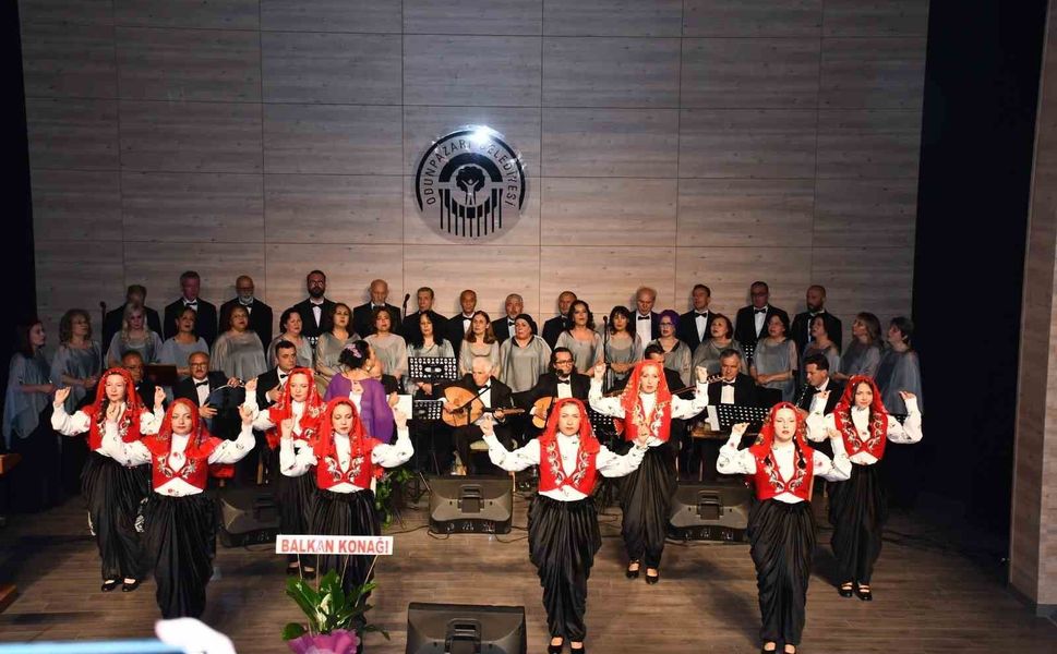 Türk Müziği Korosu 'Bahar Konseri' gerçekleştirdi