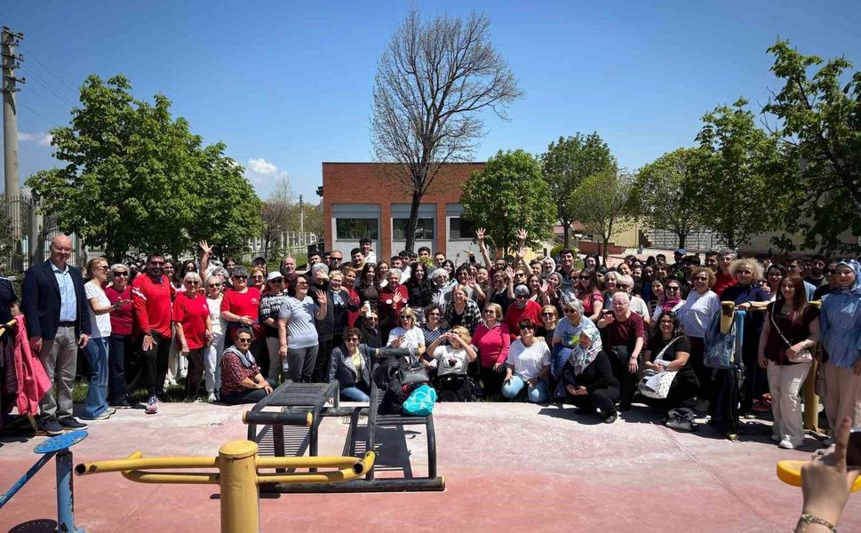 Yaşlı bakımı öğrencileri 60+ Tazelenme Üniversitesi'ne konuk oldu