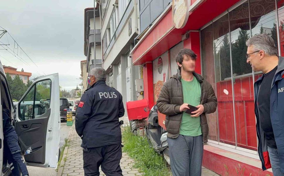 Zehirlendiği düşünülen ve ekipleri teyakkuza geçiren öğrencinin kulaklıkla uyuduğu ortaya çıktı