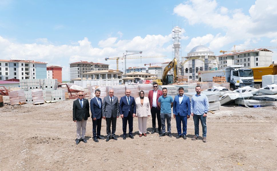 Gürcan ve Albayrak Kocakır TOKİ Konutlarını inceledi