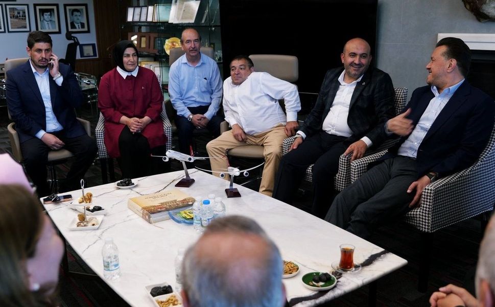 AK Parti İl Başkanı Gürhan Albayrak, kutsal topraklardan dönen Hatipoğlu'nu ziyaret etti