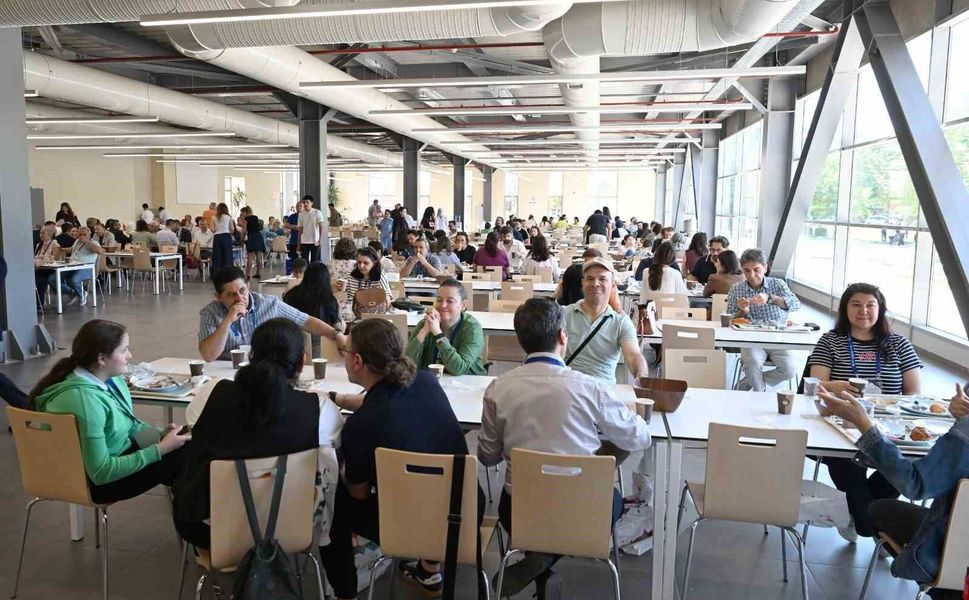 Anadolu Üniversitesi mezunları yıllar sonra aynı kampüste buluştu
