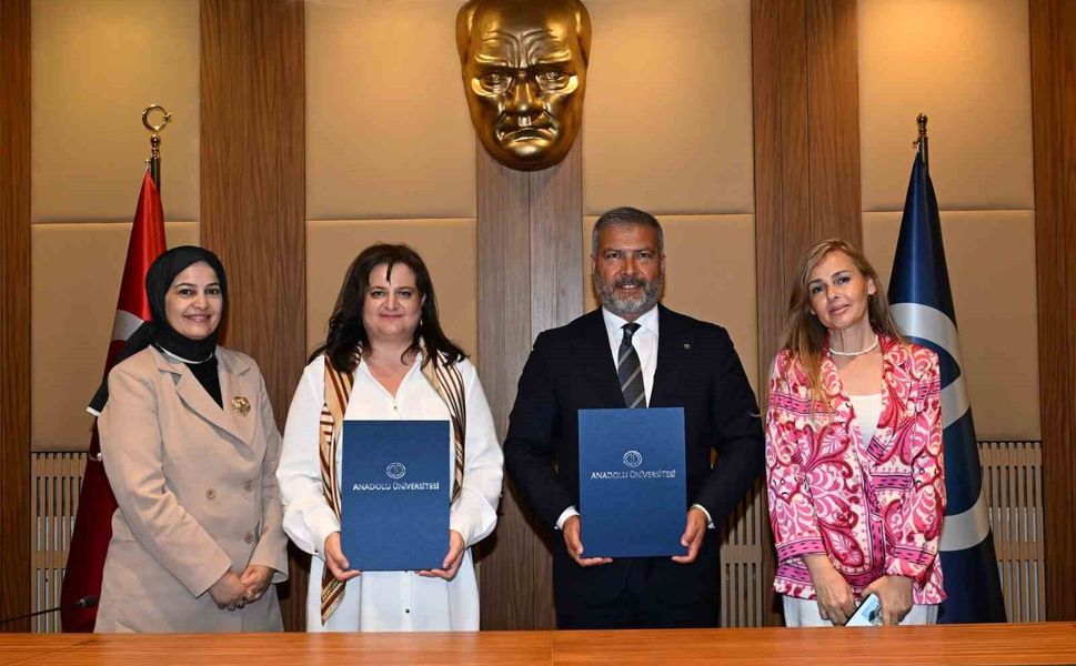 Anadolu Üniversitesi ve Kosovo Haxhi Zeka Üniversitesi arasında akademik iş birliği protokolü imzalandı