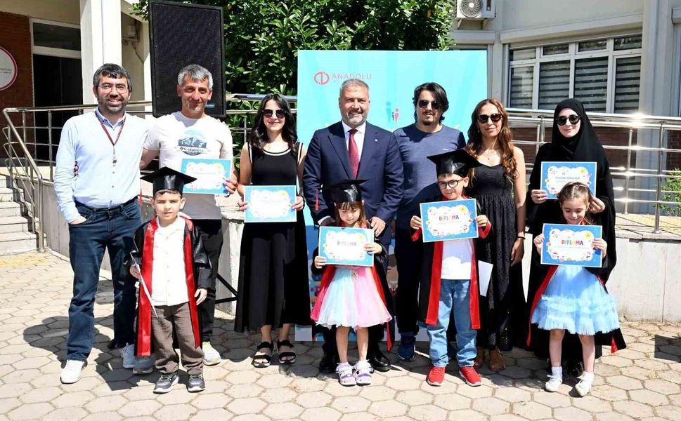 Anadolu Üniversitesi'nde gurur günü: Sevgi ve sabrın mezuniyeti