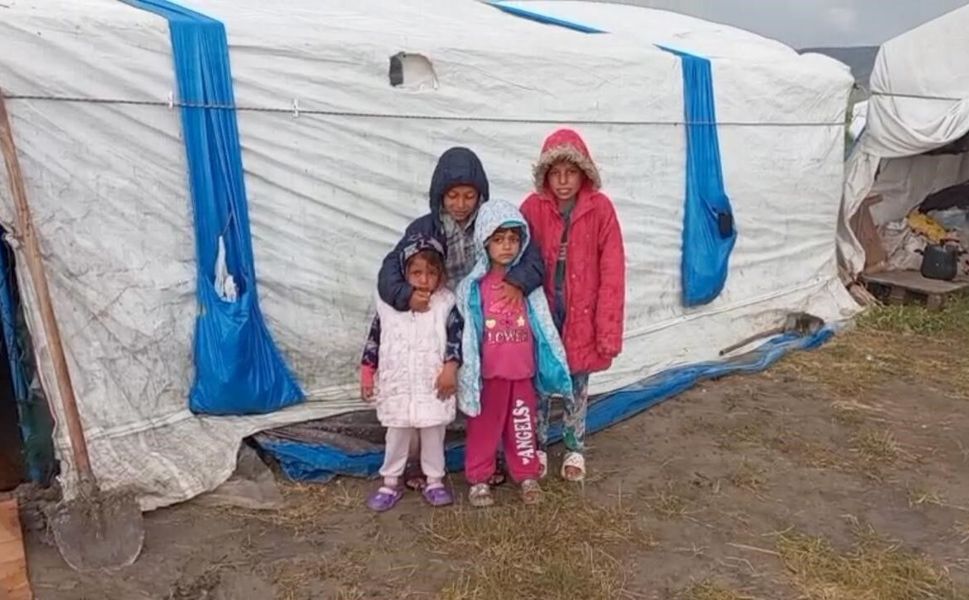 Çadırlarını su basan mevsimlik işçiler yardım bekliyor