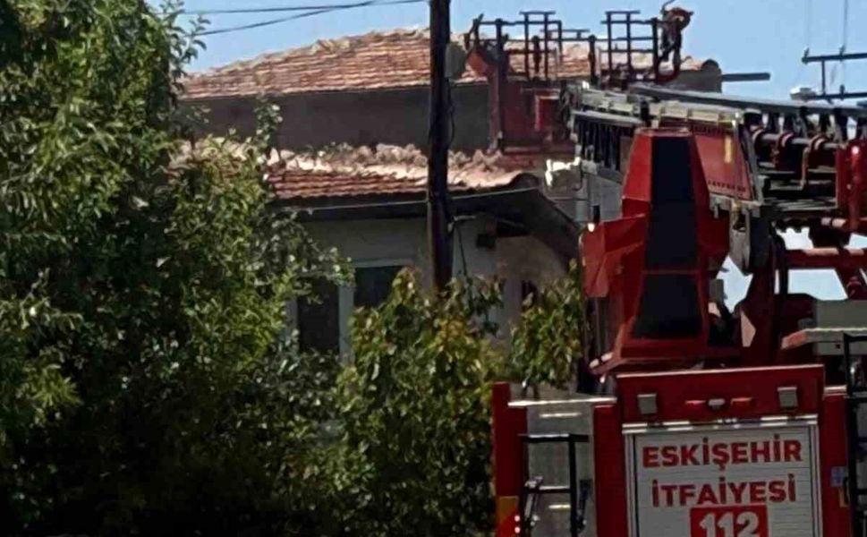 Çocuğun oynadığı ateş evi yaktı