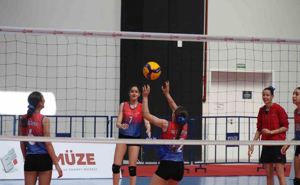 Depremde hayatını kaybeden Eskişehirli voleybolcunun ismi sezona verildi