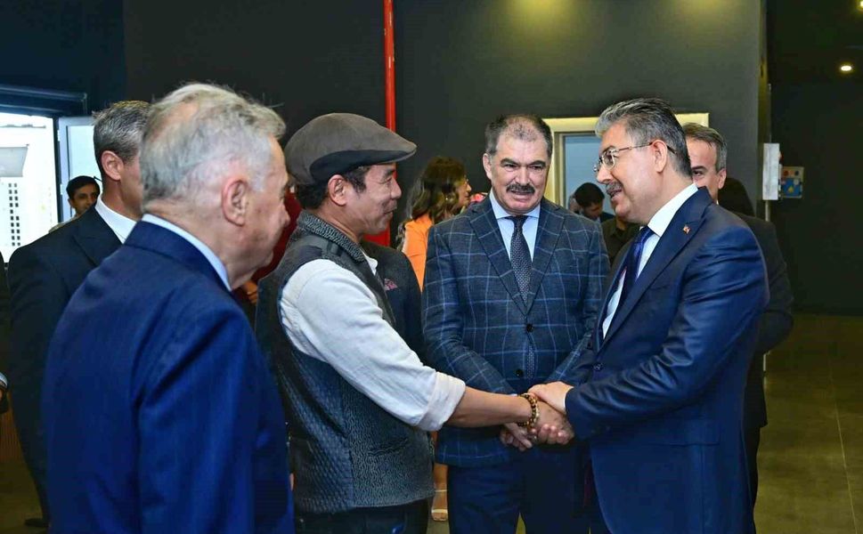 Eğitime destek veren hayırseverler 'Ahde Vefa Resim Sergisi'nde anıldı